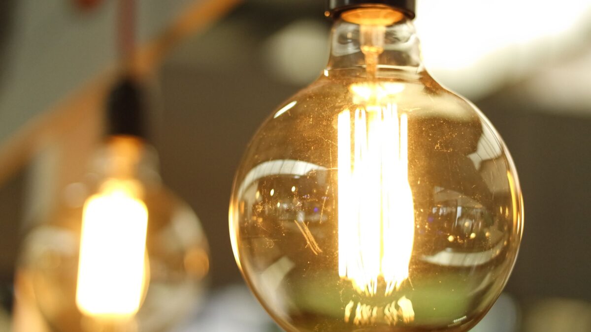 空き家でも「通電してないと設備が壊れる」って知ってましたか？── エコキュート・冷蔵庫・配電盤に潜む“電気劣化”リスク